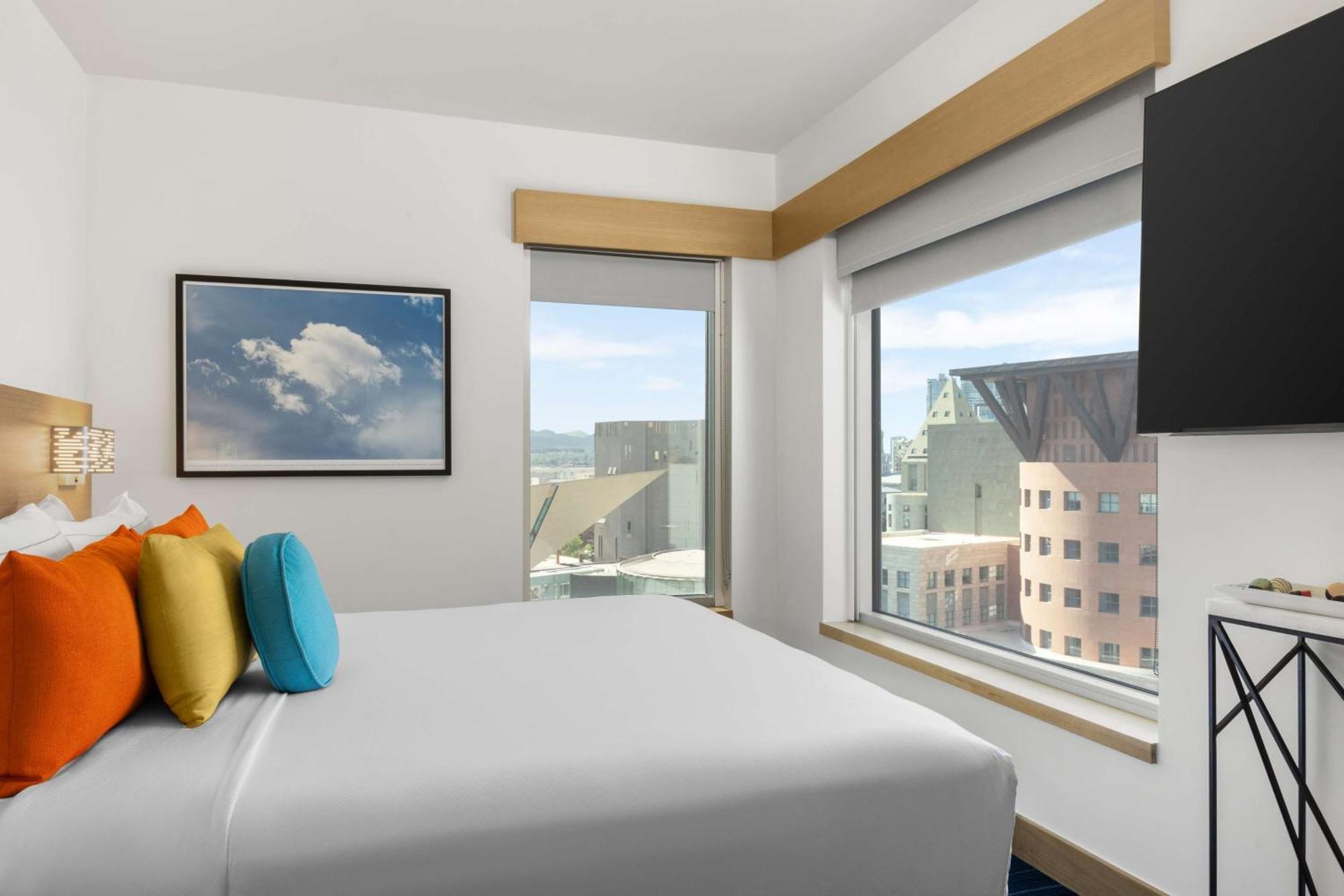 The Art Hotel Denver, Curio Collection By Hilton Exterior photo