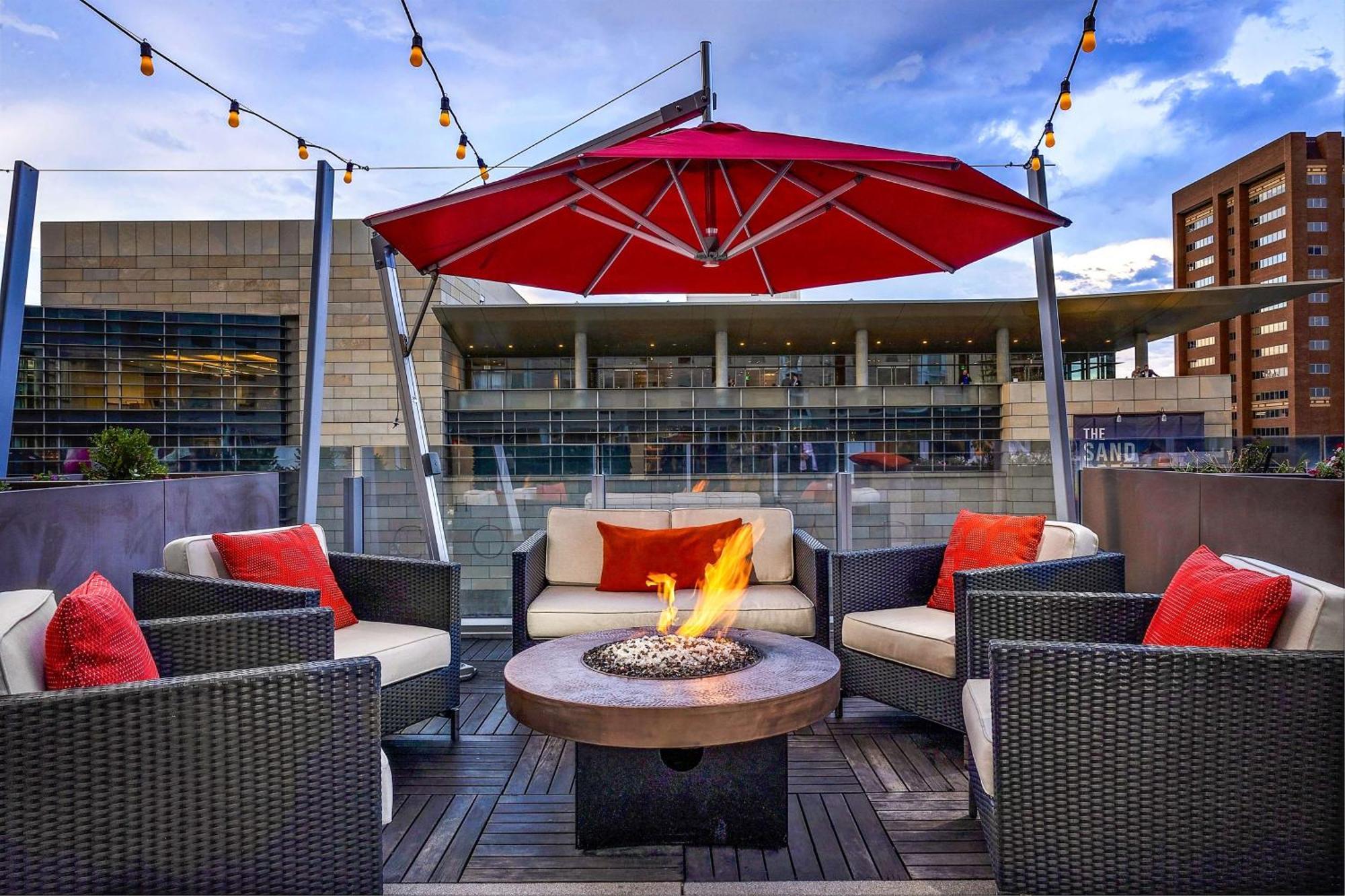 The Art Hotel Denver, Curio Collection By Hilton Exterior photo